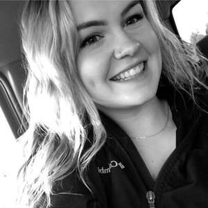 Meet your Posher, Chloe